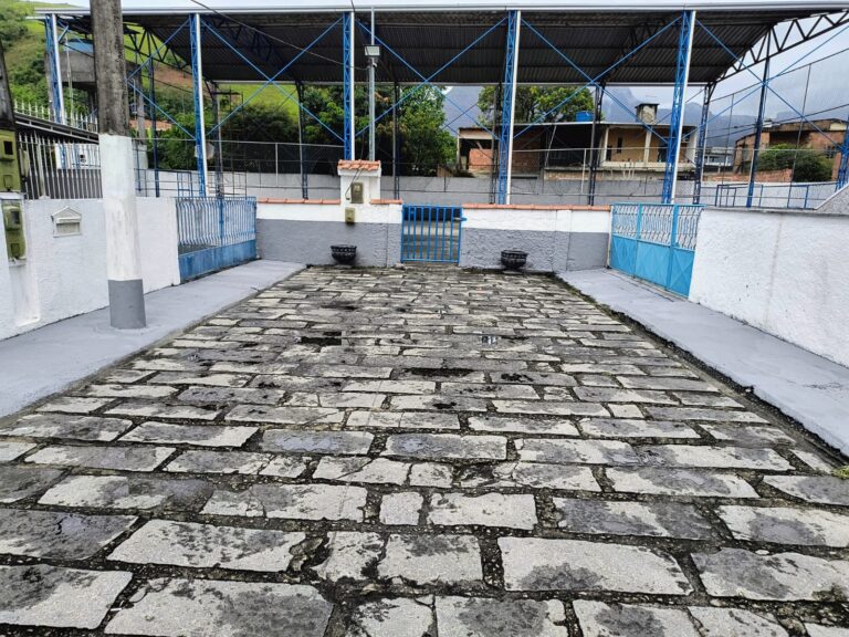 entrada para a quadra de futebol_